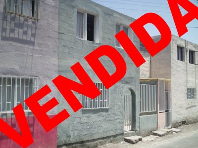 Casa a minutos del centro en excelente sector.
A minutos del centro de la ciudad,locomoción a la puerta,de material solido,loza para hacer tres dormitorios mas.


