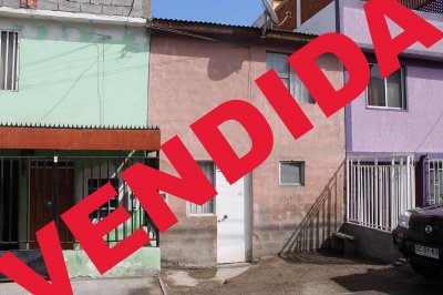 Casa a una cuadra de supermercado Unimarc Norte,dos dormitorios y patio.
Necesita algunos arreglos.