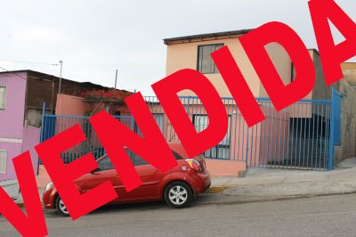 Amplia casa todo material solido,primer nivel piso cerámica,dormitorios piso flotante,un dormitorio primer nivel.
Estacionamiento y antejardin.