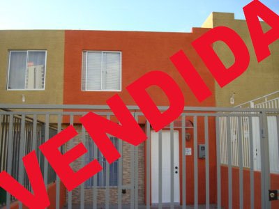 Amplia casa con hermosas terminaciones y ampliada.
Remodelada 100%,estacionamiento, frente a parque.