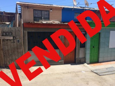 Linda casa ubicada en excelente sector,frente a nuevo consultorio Valdivieso.
Ampliación a patio para un cuarto dormitorio amplio.